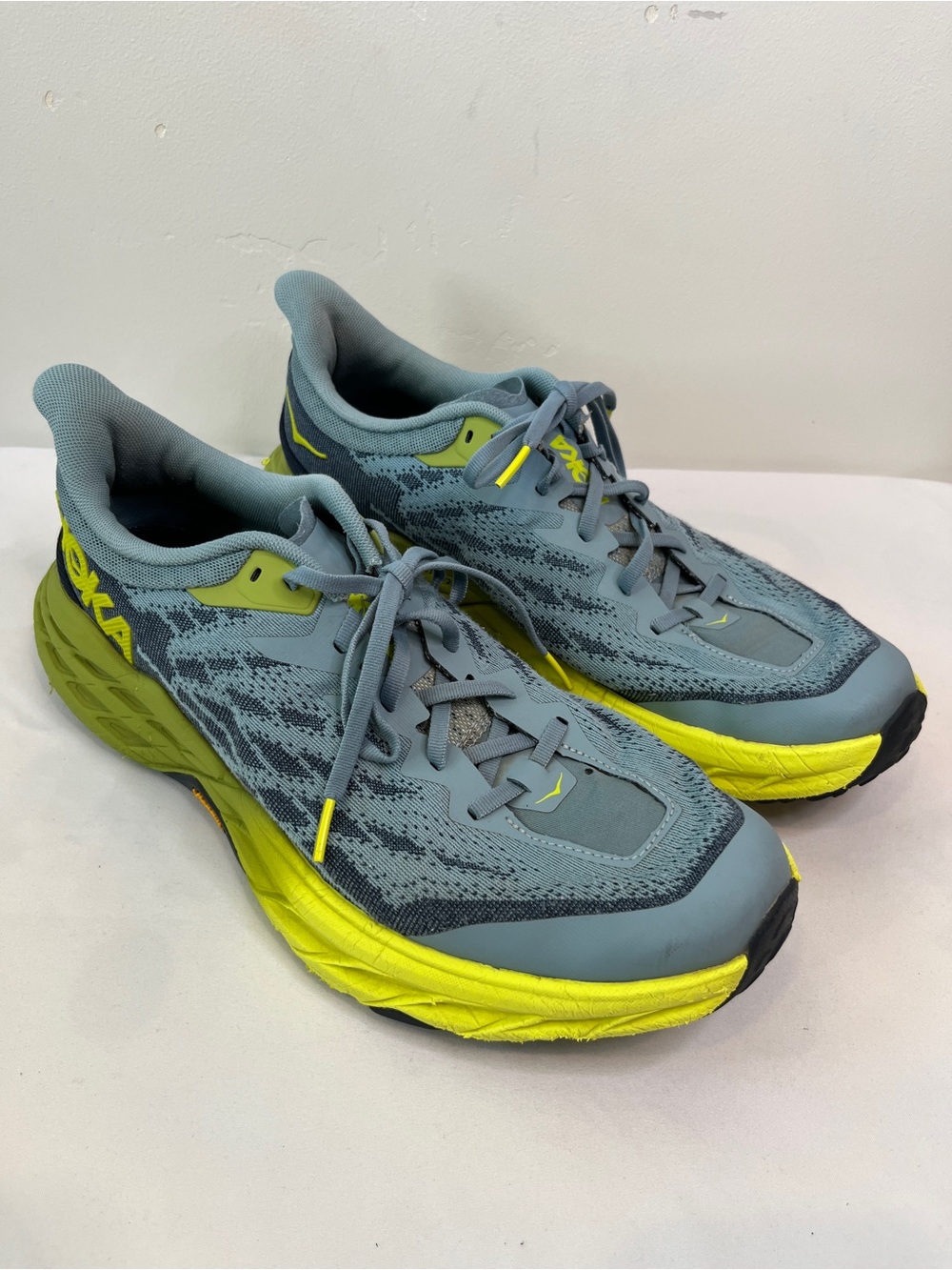 HOKA Speedgoat 5 Stone Blue Dark Citron Trail Running Shoes Mens 12.5 D 1123157